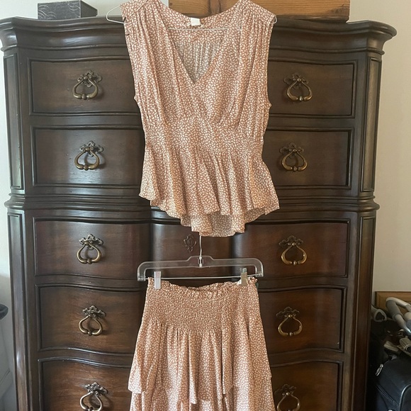 H&M set , top size 8, skirt size S - Picture 7 of 9